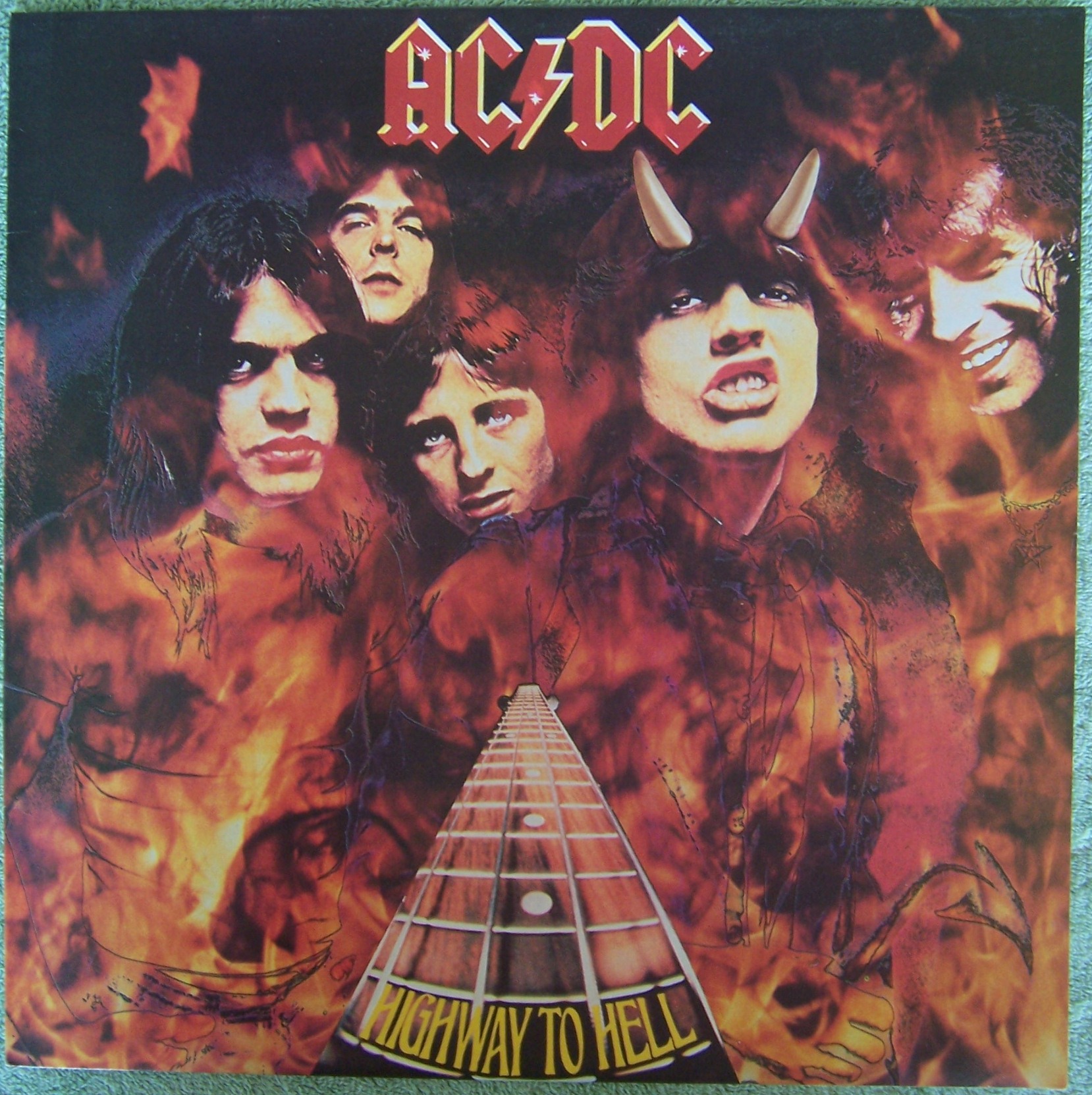 Acdc highway to hell. AC DC Highway to Hell 1979. AC DC Highway to Hell 1979 обложка. AC DC 1979 альбом. AC DC Highway to Hell виниловая пластинка.